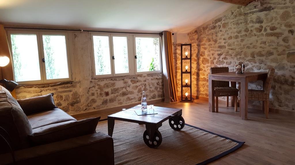 Tauriers 르 마스 드 콤보 B&B 외부 사진